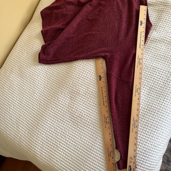 Six/Fifty Women's Sz. M Red Soft Fuzzy Sweatshirt w/Thumb Loops - Picture 4 of 6